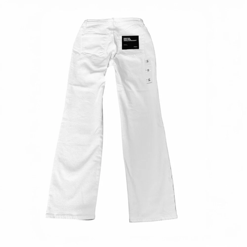 Silver Jeans Isbister High Rise Ankle Straight White Jeans NWT 27